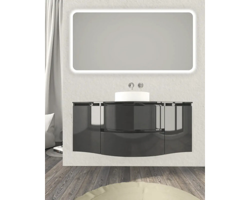 Kúpeľňa s umývadlom, skrinkou a osvetleným zrkadlom