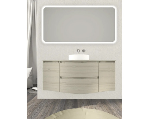 Kúpeľňa s umývadlovou skrinkou, umývadlom na dosku, zrkadlom s osvetlením a armatúrami