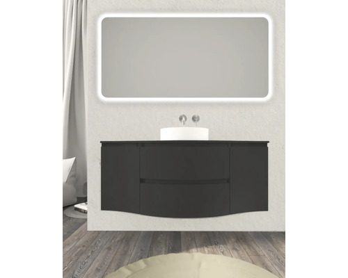 Kúpeľňa s umývadlovou skrinkou, umývadlom na dosku, osvetleným zrkadlom a vodovodnými batériami