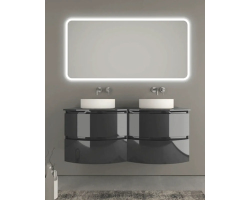 Kúpeľňa s dvojitým umývadlom, umývadlami na dosku a osvetleným zrkadlom