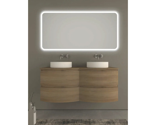 Kúpeľňa s dvojitým umývadlom, dvoma umývadlami na dosku, osvetleným zrkadlom a drevenou spodnou skrinkou