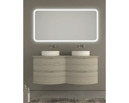 Kúpeľňa s dvojitým umývadlom, umývadlami na dosku a osvetleným zrkadlom