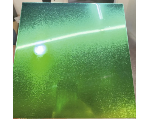 Štvorcová dlaždica s lesklým povrchom