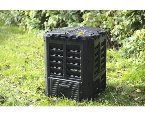 Plastový kompostér v záhrade