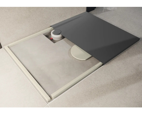 Sprchovací kút v úrovni podlahy so sprchovacím žľabom a odtokovým žľabom