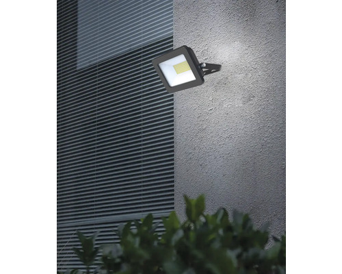 Štvorcový LED vonkajší reflektor namontovaný na stene