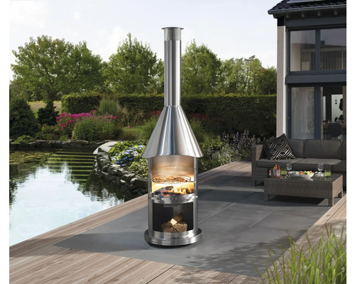 Nerezový vonkajší krb s grilom na terase pri jazere