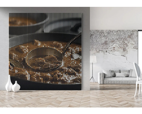 Pohľad do miestnosti s lamelovým obrazom jedla