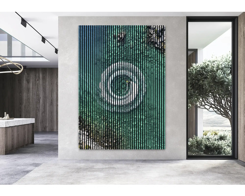 Nástenný panel s obrazom okrúhleho objektu vo vode, zdobí moderný interiér