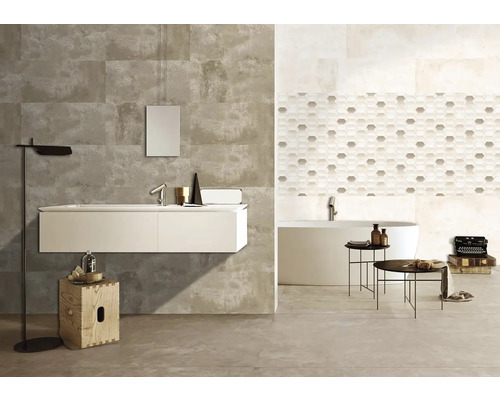 Moderná kúpeľňa s umývadlom, vaňou a obkladmi s betónovým vzhľadom