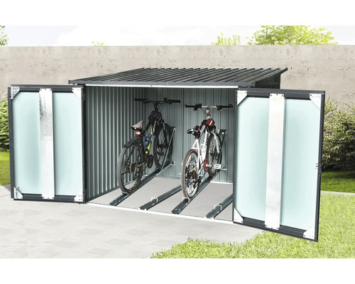 Box na bicykle s dvoma bicyklami v otvorenom stave na uskladnenie v záhrade