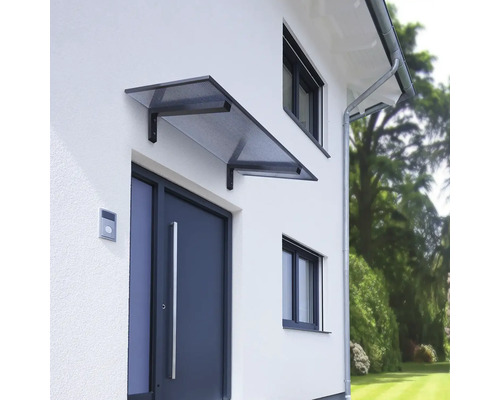 Strieška nad vchodovými dverami na dome