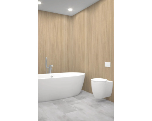 Kúpeľňa s voľne stojacou vaňou a závesným WC pri drevenej stene