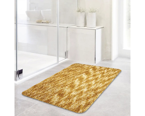Kúpeľňový koberec s vysokým vlasom v kúpeľni