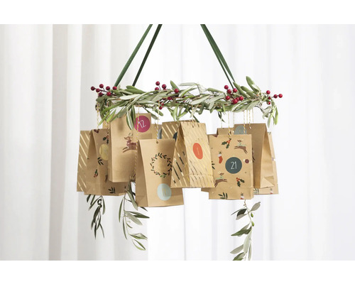 Adventný kalendár "Oh deer", papierové vrecká + príslušenstvo Závesný adventný kalendár s papierovými vreckami na venci
