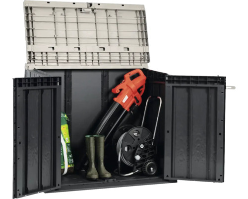 Otvorená kôlňa na náradie so záhradným náradím