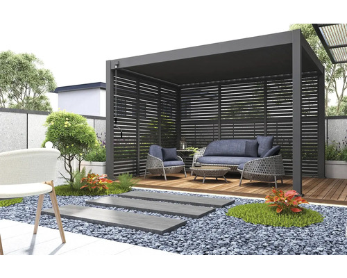 Záhrada s altánkom, posedením a štrkovou cestou