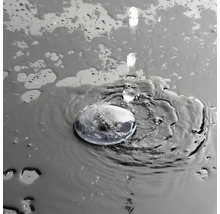 Kvapky vody padajúce do vody