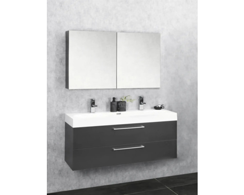 Závesná umývadlová skrinka s dvoma zásuvkami, umývadlom na dosku a zrkadlovou skrinkou v kúpeľni.