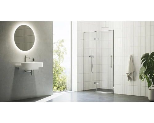 Moderná kúpeľňa s umývadlom, zrkadlom a sprchovacím kútom.