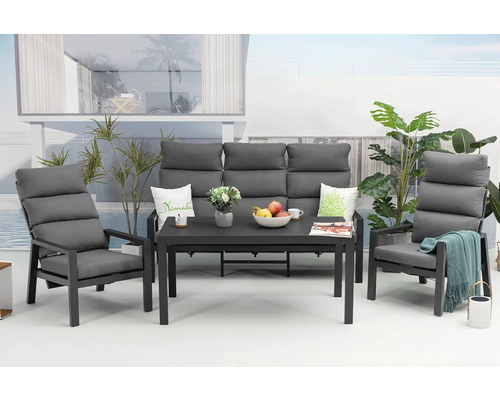 Záhradný nábytok so stolom, pohovkou a kreslami na terase