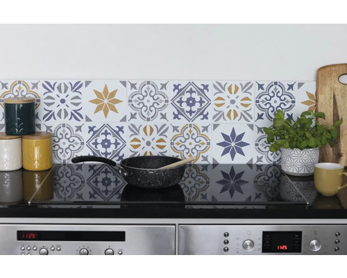 Samolepiaci PVC panel zlatý Wall Tiles Alia 15,25 x 15,25 cm Kuchynská scéna s obkladmi v retro štýle, varnou doskou a kuchynským náčiním