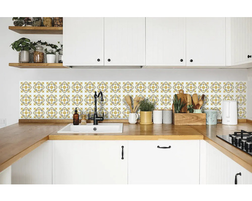Samolepiaci PVC panel zlatý Wall Tiles Nadia 15,25 x 15,25 cm Svetlá kuchyňa s obkladom v orientálnom štýle