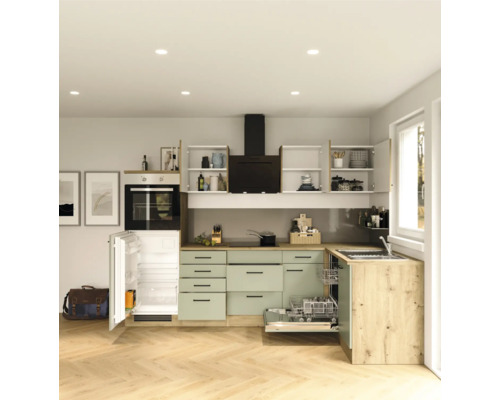 Svetlá kuchyňa s vstavanými spotrebičmi, drezom a umývačkou riadu