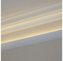 Dekoratívna lišta s nepriamym osvetlením na strope miestnosti