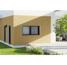 Fasáda domu s oknami a dreveným obkladom