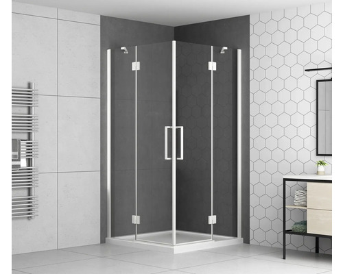 Rohová sprcha s čírymi sklenenými stenami a striebornými rámami v kúpeľni.