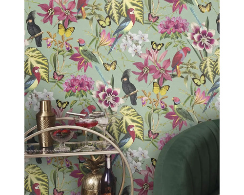 Tapeta s kvetmi, papagájmi a motýľmi