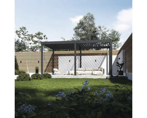 Moderné záhradné posedenie s pergolou na trávniku