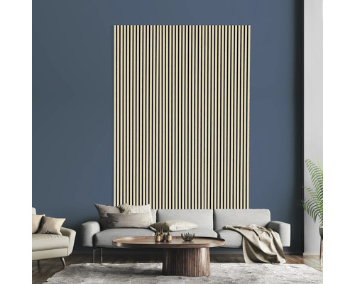 Obývacia izba s akustickou panelovou stenou, pohovkou a konferenčným stolíkom