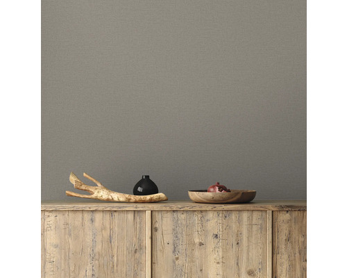 Tapeta na stene v obývacej izbe.