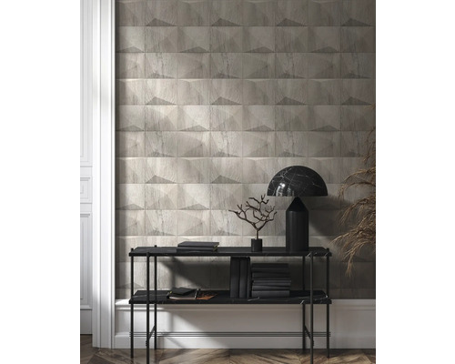 Dekoratívna stena s geometrickým 3D efektom a vzhľadom dreva v obývacej izbe