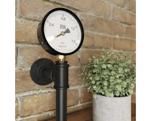 Manometer s rúrkovou konštrukciou na montáž na stenu