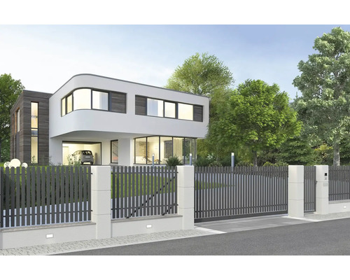 Moderný dom s plotom a posuvnou bránou