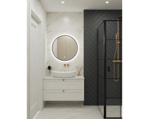 Kúpeľňa s umývadlovou skrinkou, umývadlom na dosku, osvetleným zrkadlom a sprchovacím kútom