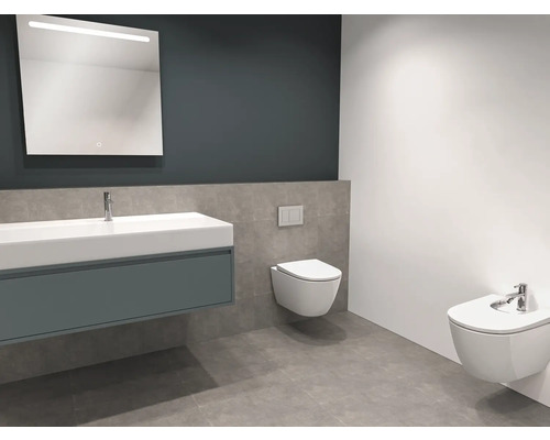 Moderná kúpeľňa s umývadlom, osvetleným zrkadlom, závesným WC a bidetom.