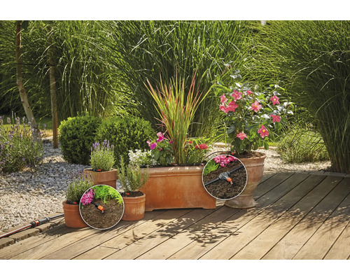 Terasa so systémom zavlažovania rastlín a osadené kvetináče