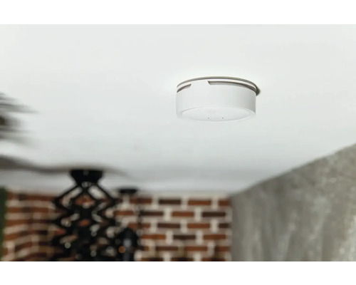 Hlásič dymu na strope