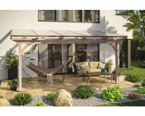 Zastrešenie terasy SKAN HOLZ Ravenna 541 x 300 cm douglaska neošetrená Drevená pergola s priehľadnou strechou, hojdacia sieť a sedenie v záhrade