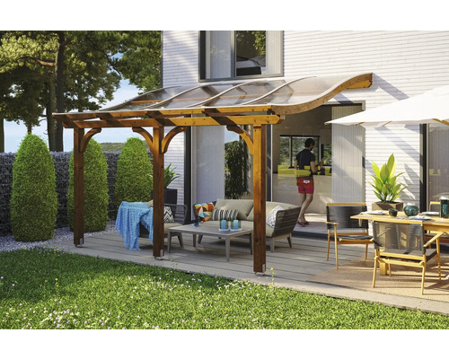 Zastrešenie terasy SKAN HOLZ Venezia 434x389 cm, lepené lamelové drevo orech Terasa s drevenou pergolou a polykarbonátovou strechou pre vonkajšie použitie so záhradným nábytkom