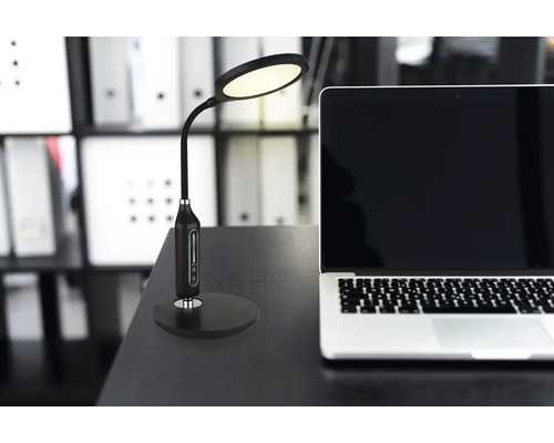 Stôl s LED lampou a notebookom