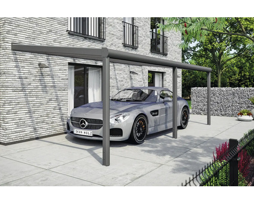 Moderný hliníkový prístrešok pre auto s automobilom pred ním