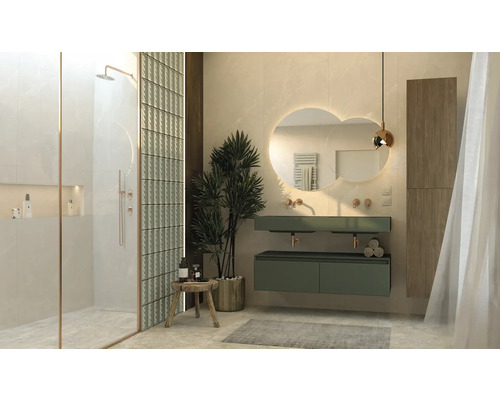 Svetlá kúpeľňa so sprchou, umývadlom so zrkadlom a dekoráciami