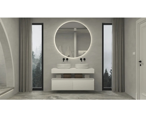 Kúpeľňa s dvojitým umývadlom, okrúhlym zrkadlom s osvetlením a oknom