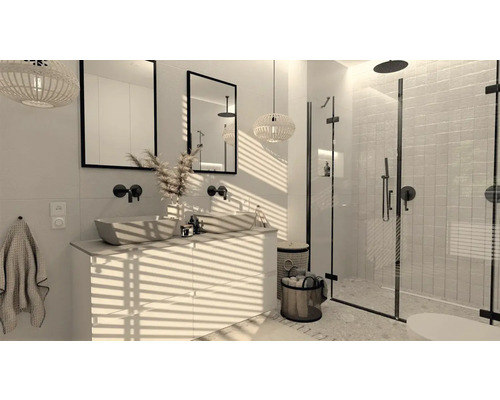 Moderná kúpeľňa s umývadlom, zrkadlami a sprchovacím kútom