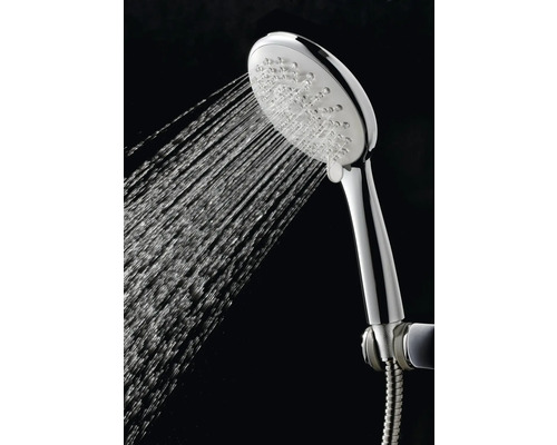 Ručná sprcha s tečúcou vodou